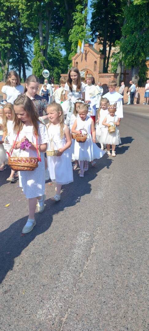 boze_cialo6.jpg [921x2048]