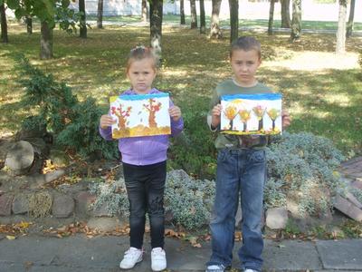 Ania i Tomek ze swoimi pracami