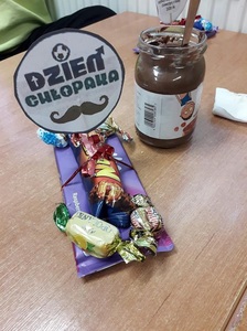 Na zdjęciu upominki przygotowane przez dziewczyny z kl. 7.