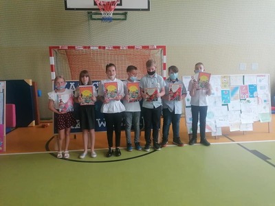 Nagrodzeni uczniowie.