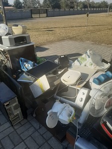 Wszystkie dzieci zbierają elektrośmieci 