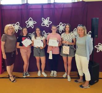 Wyróżnienia dla uczennic z kl. 8