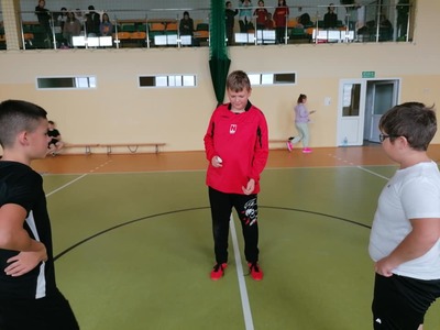 MIĘDZYKLASOWY TURNIEJ PIŁKI NOŻNEJ Z OKAZJI DNIA CHŁOPAKA