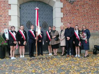Delegacja naszej szkoły na mszy św. Z okazji Dnia Edukacji Narodowej..