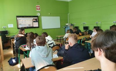 Fake news - czy wiemy, jak sobie z tym radzić?