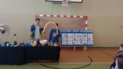 SPOTKANIE Z FIZYKĄ