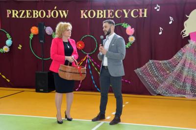 III GMINNY FESTIWAL KOBIECE PRZEBOJE WSZECH CZASÓW organizowany w Szkoła Podstawowa Manasterz pod patronatem Wójta Gmina Wiązownica.