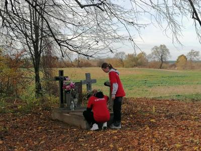 Odwiedziny grobów zmarłych 