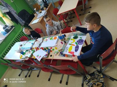 W nowym roku szkolnym rozpoczęliśmy na szkolnej świetlicy zajęcia pt. Zdrowo jem, zdrowo rosnę. Będą