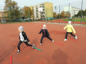 Zajęcia na boisku szkolnym [300x225]