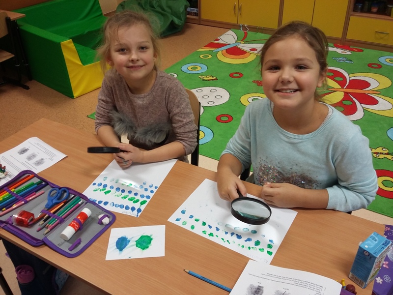 Odciski palców pod lupą [800x600]