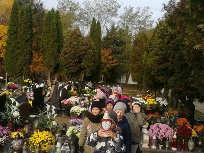 Listopadowy spacer na cmentarz