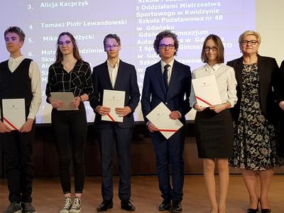 Wręczenie zaświadczeń laureatom