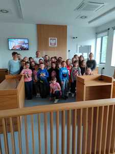 klasa 3b i 3d na wycieczce w Sądzie Rejonowym w Tczewie 