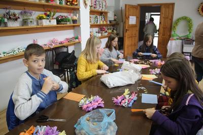 https://www.facebook.com/pages/category/Community-Center/Gminny-O%C5%9Brodek-Kultury-w-Jele%C5%9Bni-938982909618056/