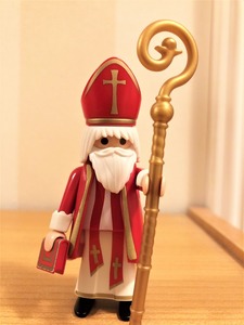 https://pixabay.com/pl/photos/biskup-miko%c5%82aj-playmobil-4676235/