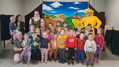 „O Gospodarzu i Juroszku”- czyli Przedszkolaki z  Łańc w roli widzów teatralnych