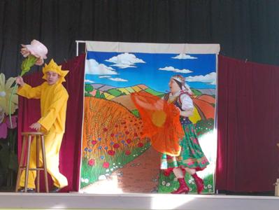 ,,Gospodarz i Juroszek – jak skrzat w domu pomagał” - teatralne przedpołudnie w Domu Kultury w Kobyli