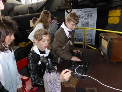Działanie I - wycieczka do muzeum przemysłowego U6 w Ostrawie - Vitkovicach. Telegraf, telefon, nadawanie alfabetem Morsa.