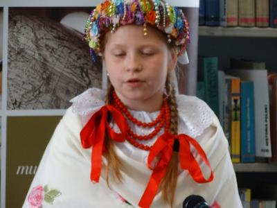 występ Nikoli Seget na Powiatowym Konkursie Gwary