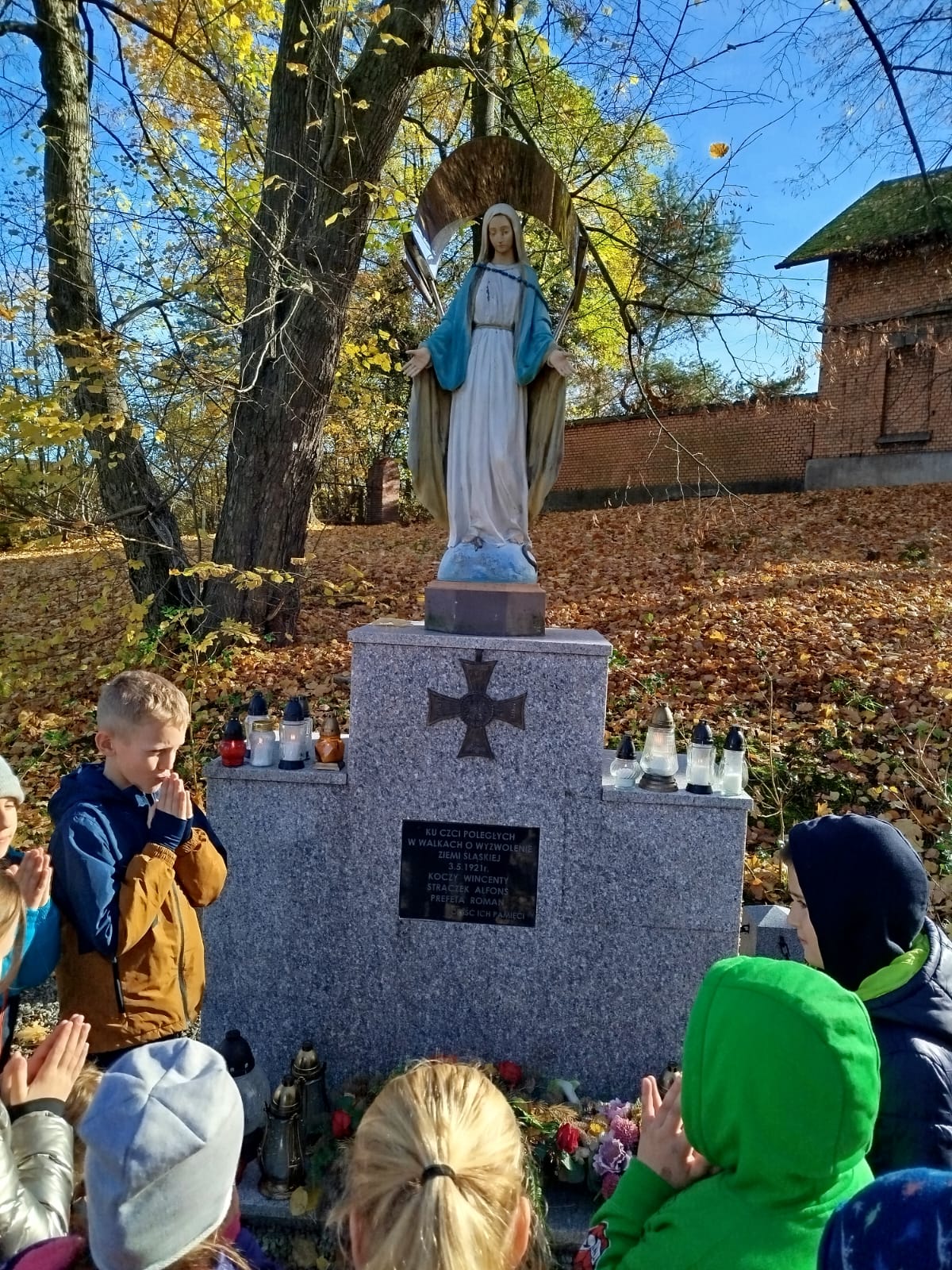 Tutaj powinien być opis obrazka