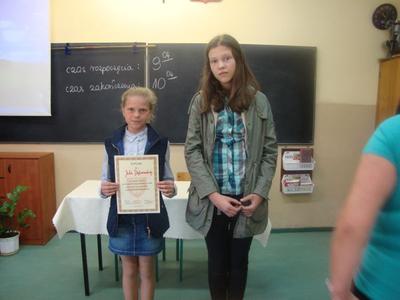 Od lewej: Julia Dąbrowska (I miejsce), Martyna Gaweł (III miejsce). Nieobecna: Julia Szymik (II miejsce)