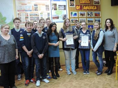 Uczestnicy i nauczyciele w dniu rozdania nagród. Nieobecne: W. Mentel – II miejsce, i O.Mentel.