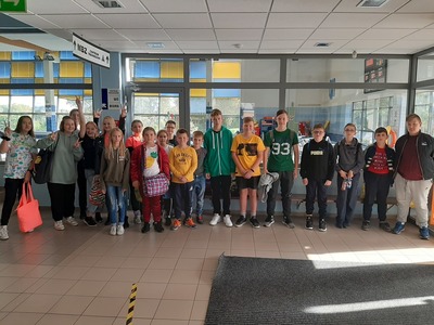 Uczniowie na basenie we Włocławku