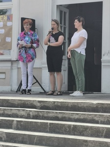 Uroczyste rozpoczęcie pikniku - p. Dyrektor Zofia Kuczmarska, p. Joanna Falgowska - Przewodnicząca Rady Szkoły, p. Jasińska - Przewodnicząca Rady Rodziców