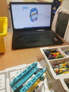 lekcja informatyki w klasie VI z wykorzystaniem klocków LEGO