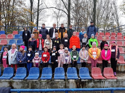 Uczestnicy zawodów sportowych w Chełmicy.