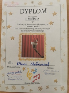 Dyplom za zajęcie II miejsca dla Oliwii Chełminiak.