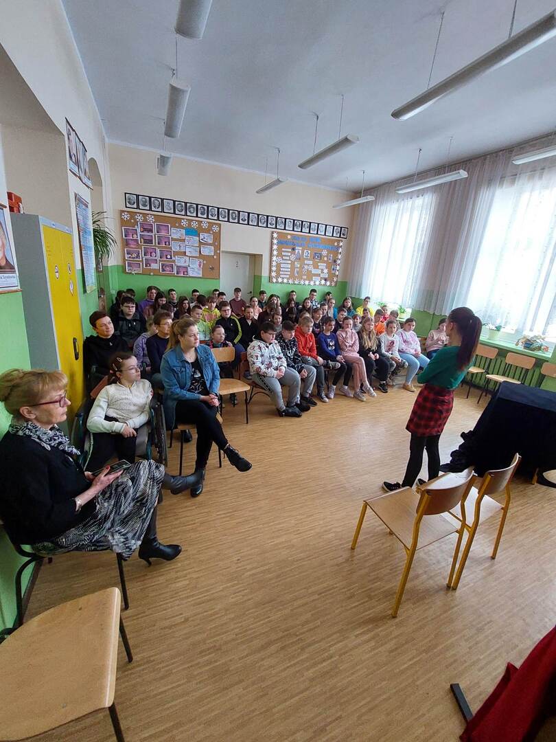 Przedstawienie profilaktyczne "Niewinna gra" w wykonaniu Teatru Kurtyna.