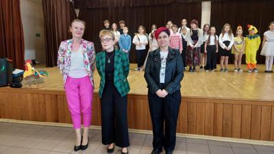 Uroczystości w szkole - życzenia Dyrektora i rodziców z Rady Rodziców