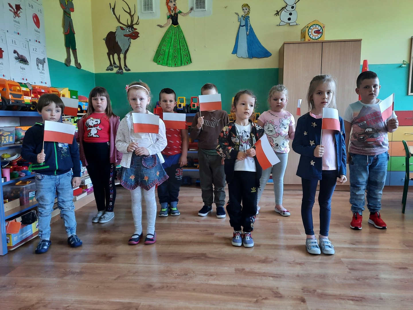 Publiczna Szkoła Podstawowa W Dąbrowie Szkoła Podstawowa im. Marii Konopnickiej w Dąbrowie - Majowe święta