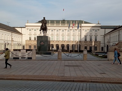 Pałac Prezydencki i Pomnik Księcia Jozefa Poniatowskiego w Warszawie.