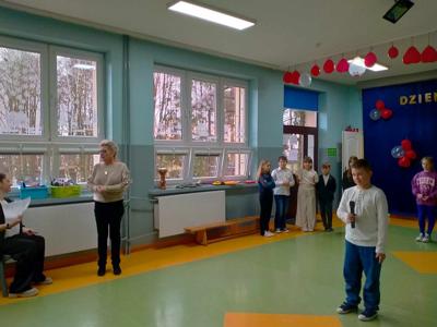 Występ uczniów klasy trzeciej