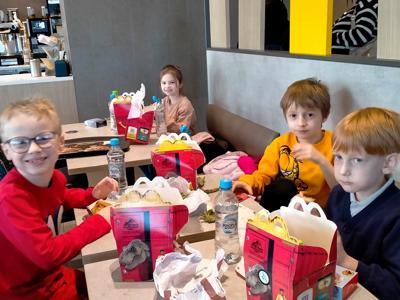 Dzieci w McDonalds
