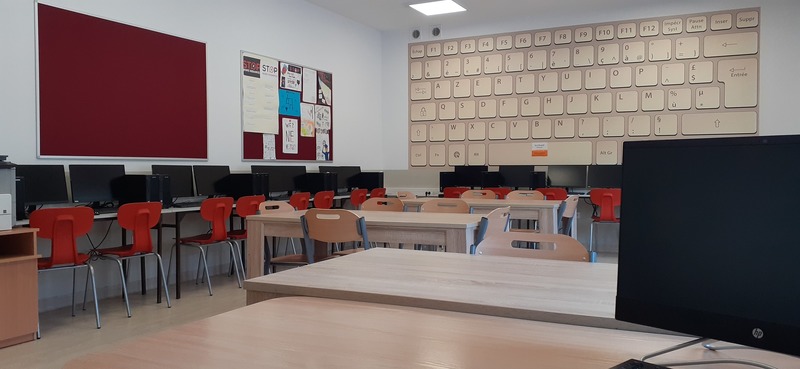 Pracownia komputerowa - wnętrze.