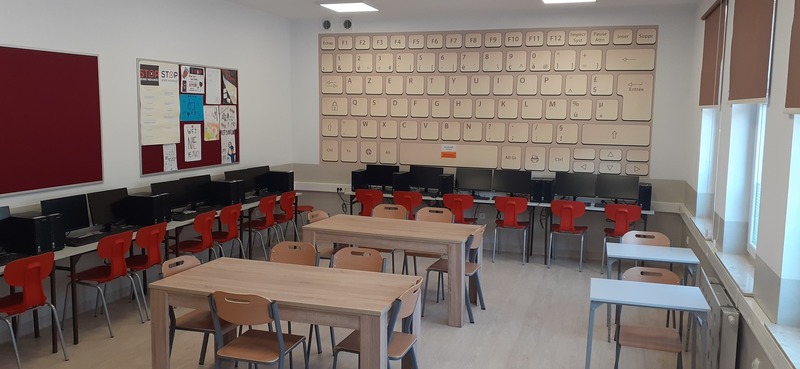 Pracownia komputerowa - wnętrze.