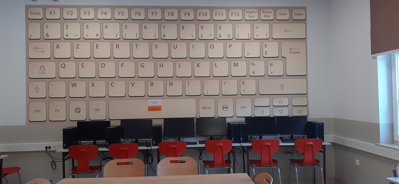 Pracownia komputerowa - wnętrze.