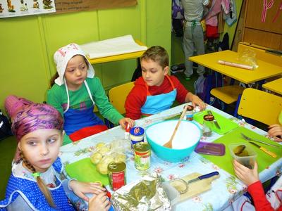 Poważne miny , bo i zadanie przed drugoklasistami niełatwe...