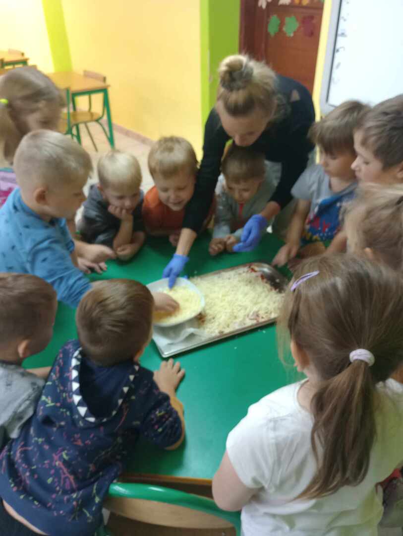 399834971_1110825677017800_999253651441523293_n.jpg [1536x2040]