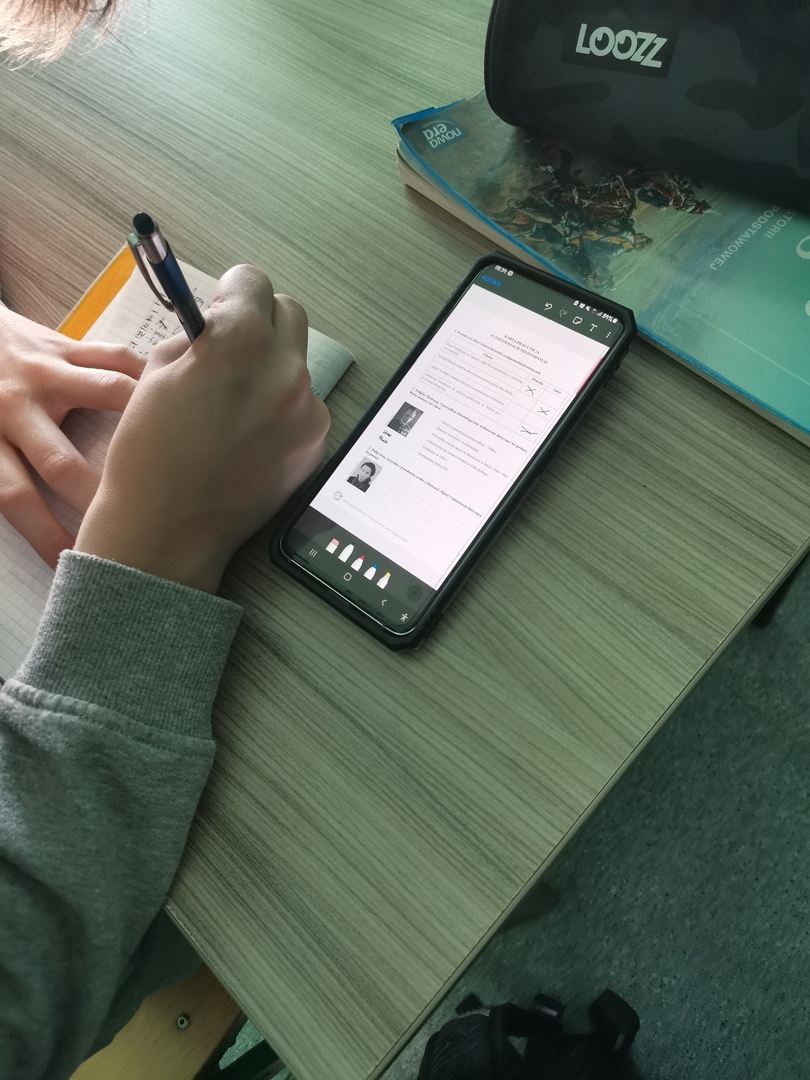 Tutaj powinien być opis obrazka