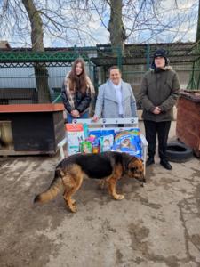 Uczniowie klasy 8 z wychowawcą